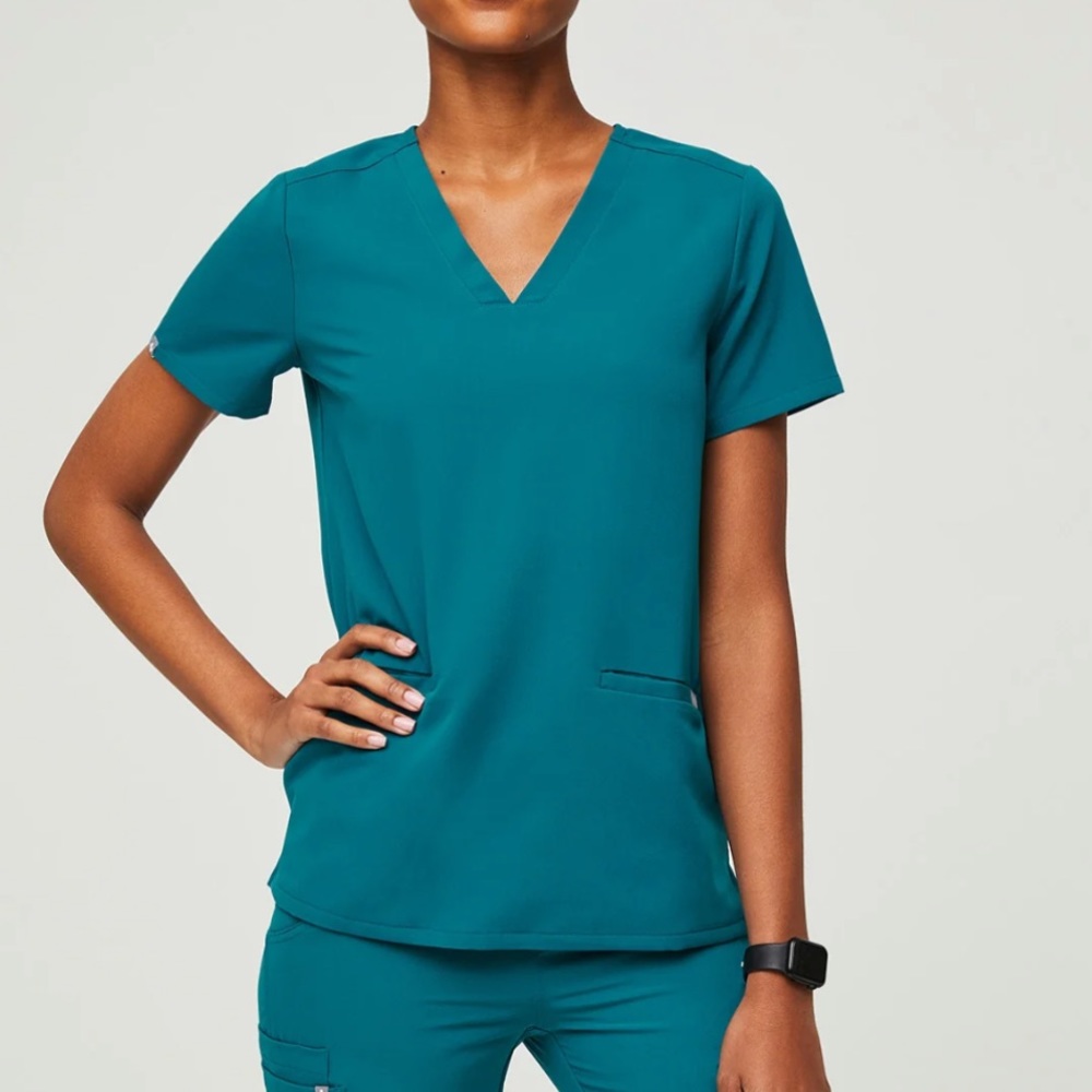 Figs Scrubs Pacific Blue Casma
Three-Pocket Scrub Top